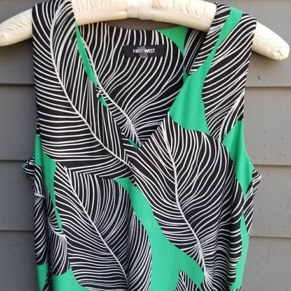 9 West Tropical Black/Green leaf V Neck Pop Over Dress Size 10 - Picture 6 of 8